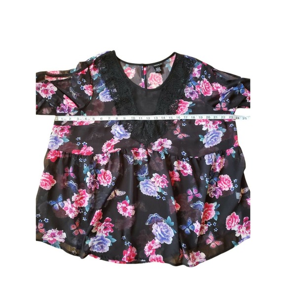 Torrid Sheer Lace Floral And Butterfly Blouse Size 0/0x - Picture 2 of 7